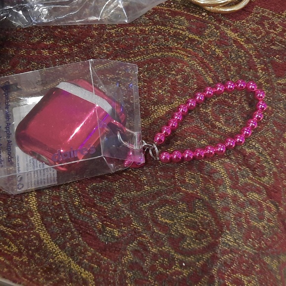 GORGEOUS BLINGED OUT NEW in box Earbuds case heart pearl keyfob - Picture 1 of 4